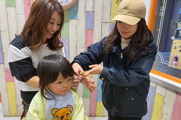 写真解説 1歳の男の子・女の子の赤ちゃんの簡単セルフヘアカット！子育てメディア memorico