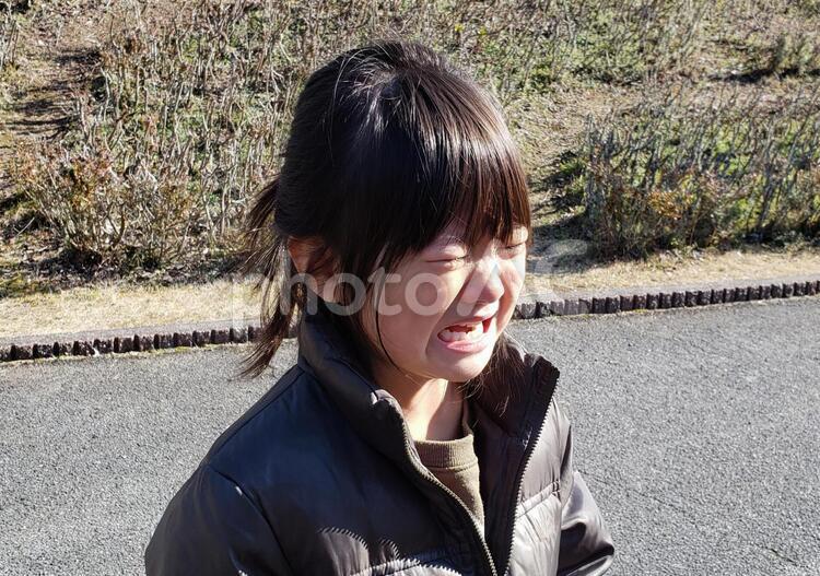 女の子 泣き顔