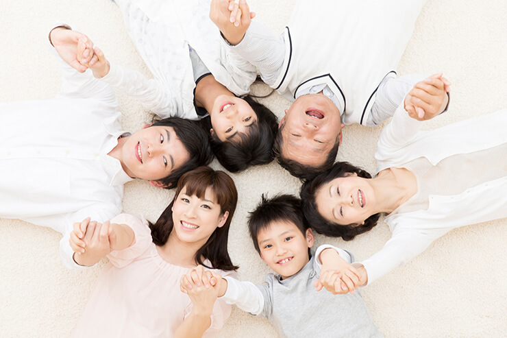フォトスタジオで我が家らしい家族写真が撮りたい方へのユニークなアイディアをご紹介！ - コラムライフスタジオ