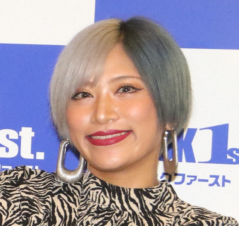 ぱーてぃーちゃん信子「33億円御殿」自慢の父親は伝説のヤクザ！「徳川家康の末裔」説、実家の“兄”は初耳だったSmartFLASH スマフラ 光文社週刊誌