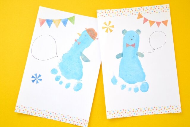 🐰うさぎ組 1歳児クラスファミリーデーの製作としてカーネーションの花束とビールをモチーフにしたタペストリーを作りました🚩小さな指先を使って、お花紙を貼ったり、シールを貼ったりして飾り付けました💗大好きな家族に