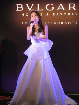 May J が10歳年上の俳優尚玄と結婚発表「お互いの誕生日である6月20日にご報告を」歌手のＭａｙ Ｊ．May J.の俳優尚玄と -YouTube