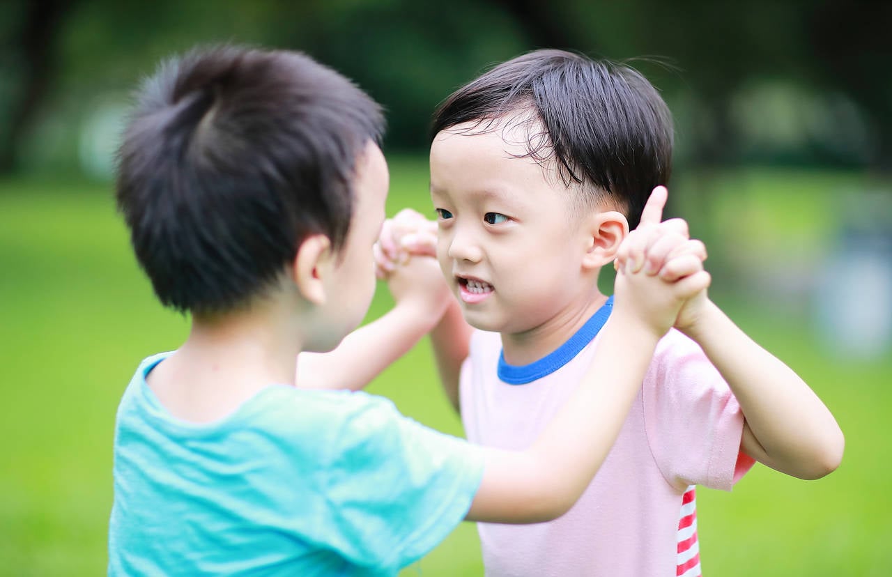 男同士」の画像素材 写真・イラスト- イメージマートimagemart