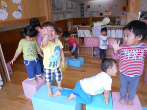 乳児向け室内遊び0歳児・1歳児・2歳児年齢別のおすすめ遊び9選保育士・幼稚園教諭のための情報メディア ほいくis ほいくいず