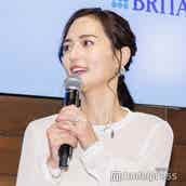 母と黒留袖でぱしゃり📷 作っていただいた黒留袖です😊 自分で選んだのですが、いろんな方に褒めていただき嬉しかった！落ち着いた色合いで、いくつになっても着られるかなと思い選んだお着物💎 山賀家の家紋も入っているので背筋が伸びました。 帯も光沢感のある