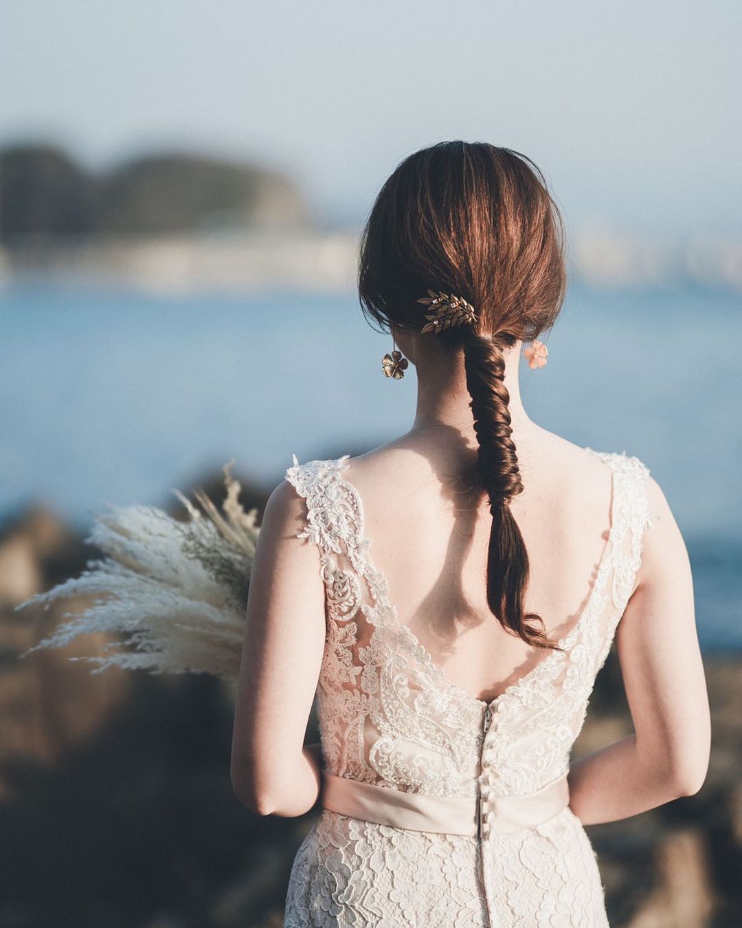 クラシカルな髪型にしたい花嫁必見！ティアラ・黒髪・前髪ありなどアレンジ実例20選結婚ラジオ結婚スタイルマガジン
