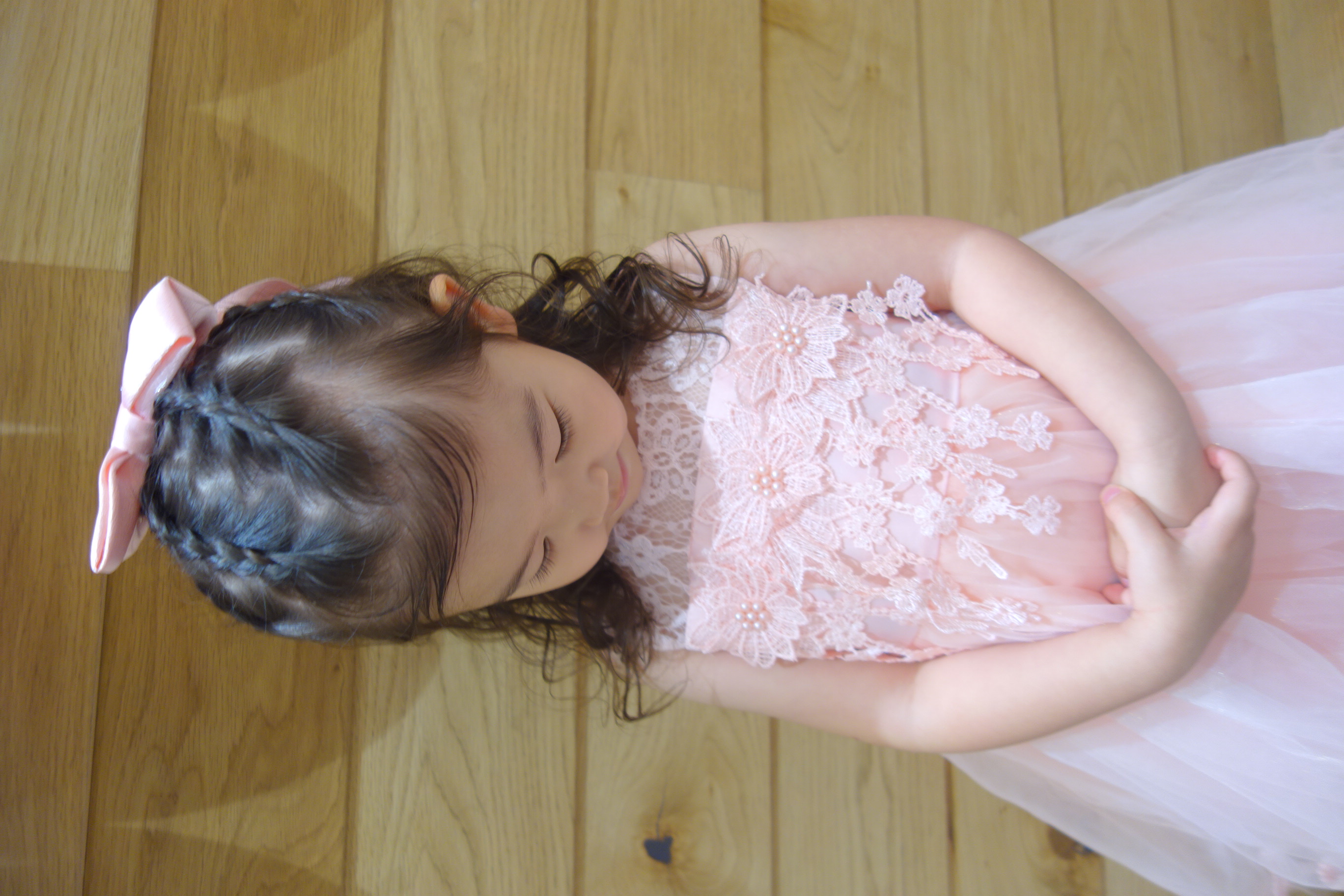 kidsヘアアレンジ 結婚式や発表会のドレスアップ時にぴったりな簡単ハーフアップ キャサリンコテージ