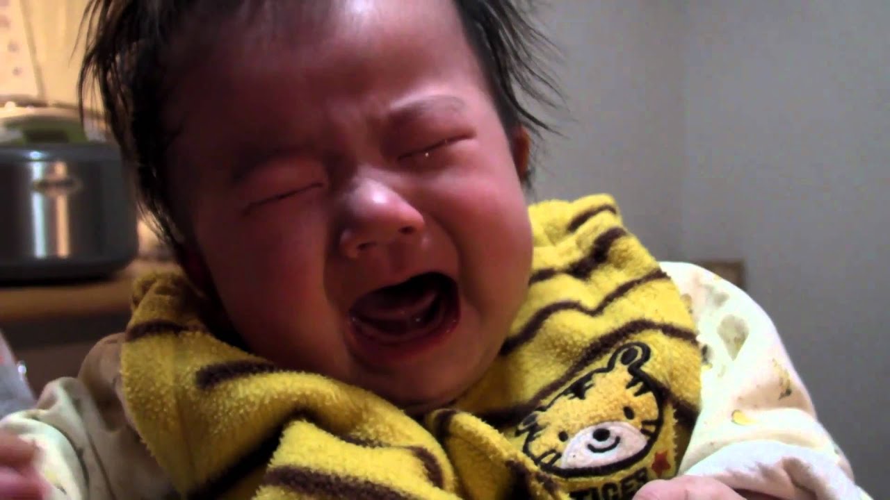 赤ちゃんがビクッとなる「モロー反射」とは？起きるときの対策は？ - こそだてハック