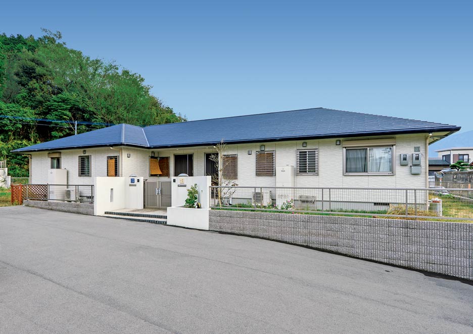 二世帯住宅へ増築、母屋とのバランスを考えたモノトーンの上質空間。島根県の住宅建築の実例：アイフルホーム松江店注文住宅 のFCハウスメーカー アイフルホーム