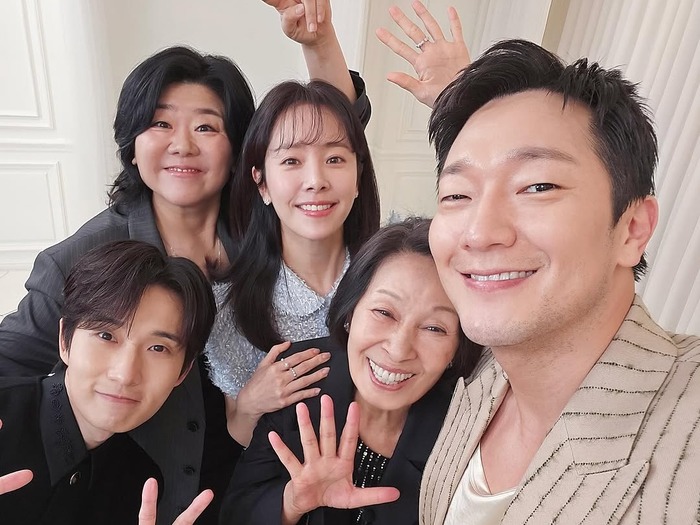 BTSジミンの家族、高額寄付者『グリーンノーブルクラブ』で初の三世代会員に - MK