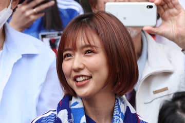 元ハロプロ女優 真野恵里菜さん第一子出産報告♡サッカー日本代表 柴崎岳選手との結婚報告や、可愛すぎるウェディングドレス姿もご紹介。 -DRESSY 公式 ウェディングドレス・ファッション・エンタメニュース