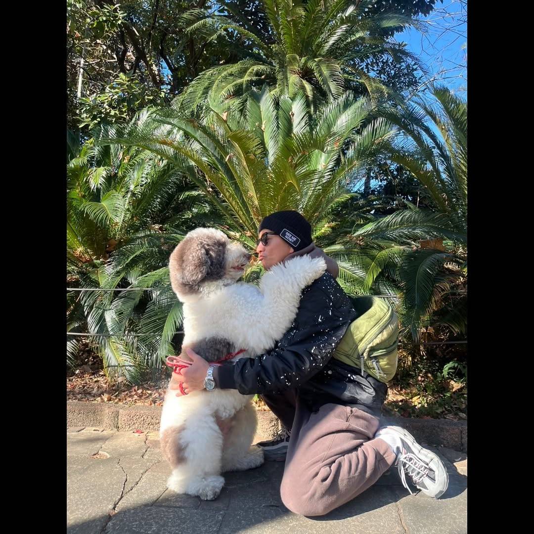 散歩動画が絶賛 木村拓哉 「家族愛あふれるサンダル選び」ぶりに「渡すとこ想像してほっこりします」アサジョ