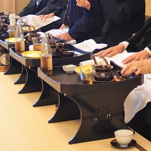 四十九日とは？儀式の内容や法要を行う際の流れ・マナーなど詳しく解説 - 葬儀、家族葬なら株式会社サンライフ公式