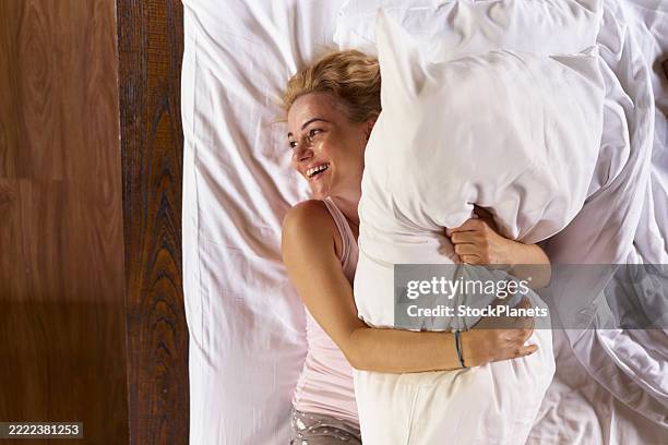 座椅子 おしゃれ ハイバック 肘付き 抱き枕 1人掛け リクライニング 洗える ベッド上