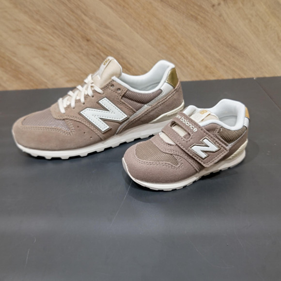 UGG®︎の新作スニーカー、Lo Lowmel👟 キッズサイズもあるから、親子みんなでお揃いにしても✨UggJapanUGGスニーカースニーカーコーデスニーカー親子コーデ