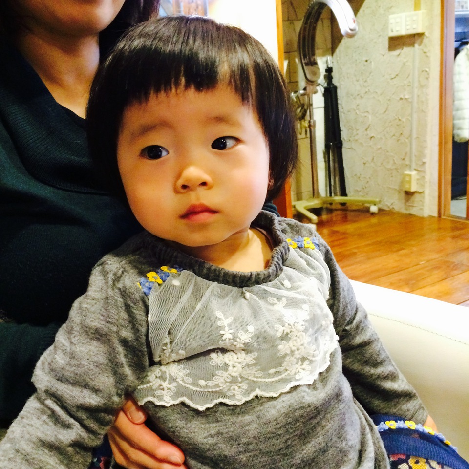 1歳8ヶ月男の子美容室デビューママダッコキッズアシメカット¥1100 担当・栄真介初ご来店ありがとうございましたDEEPSTA DEEPSTAキッズカット DEEPSTAヘアスタイル 男の子髪型 美容室デビュー ファーストカット 1歳 1歳8ヶ月 1歳 男の子 アシメ 子供カット 髪型 ヘア