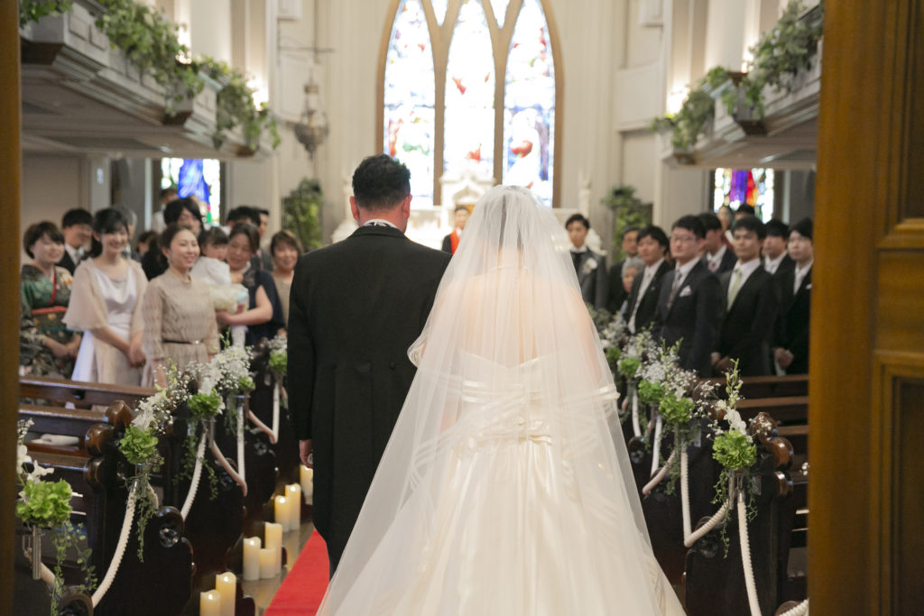 新婦入場をスマホで撮影する父、一番いいシーンでまさかの？ 大爆笑の展開に「歯磨き中に吹いてしまったw」「結末わかってたけど笑ったw」 1 2ライフスタイル ねとらぼ