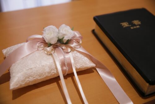 結婚式に使えるリングピローを手作りする方法について 包装用品・店舗用品の通販 シモジマ