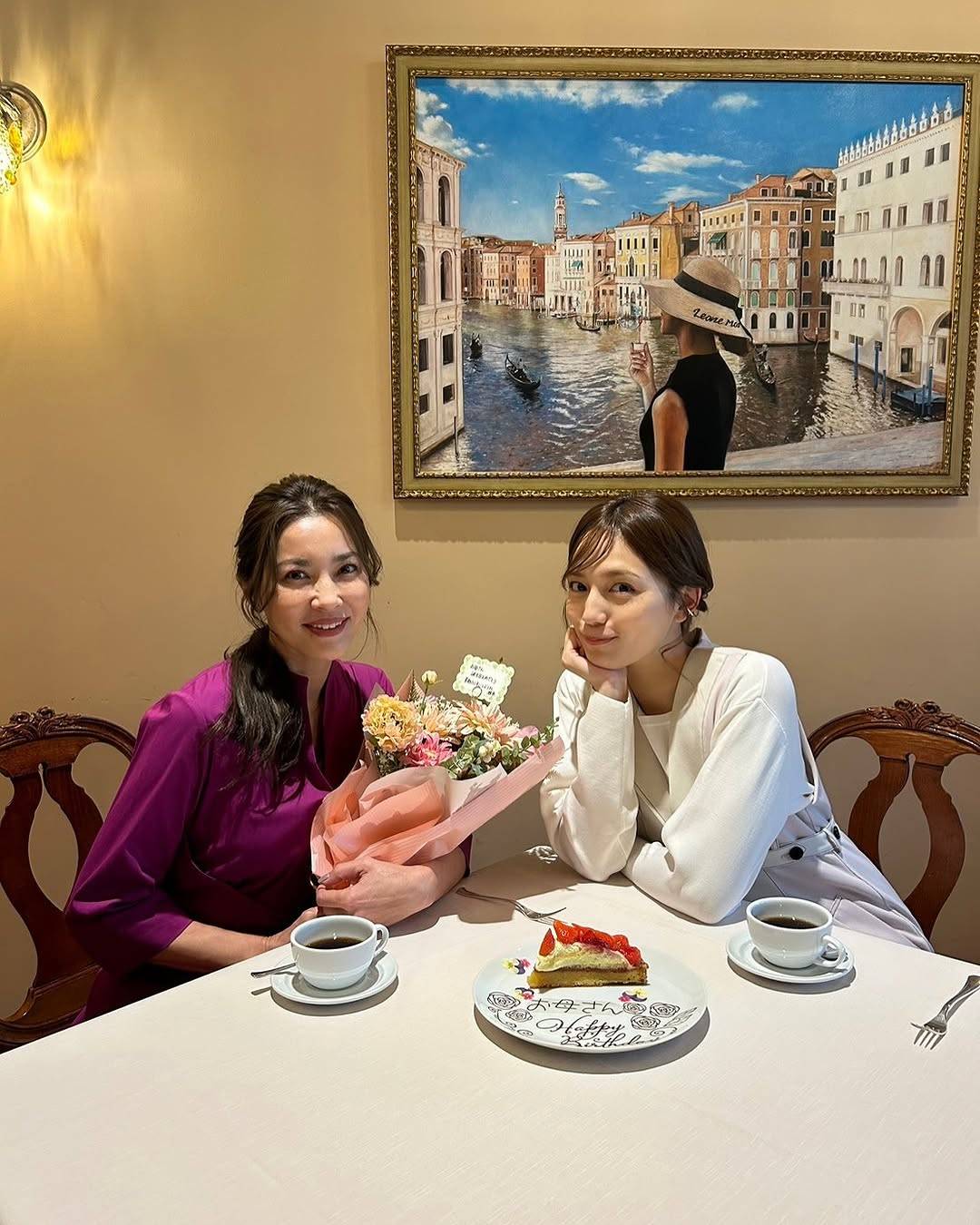 川口春奈、母親の写真を公開「似てる」「凄く綺麗」と絶賛の声 - モデルプレス