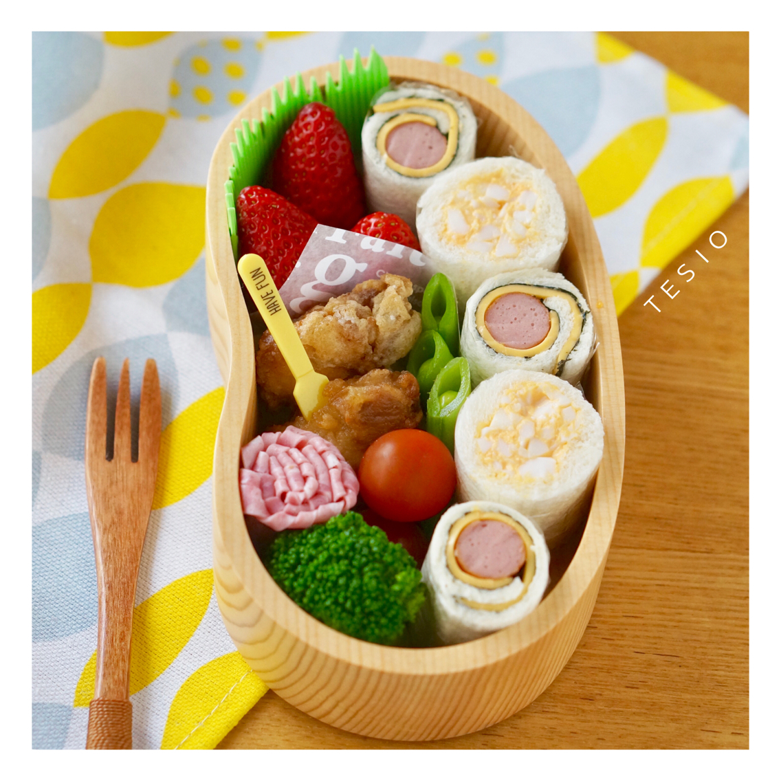 大人は具だくさんサンド、子どもは食べやすいロールサンドクルールはりま— おやこべんとう