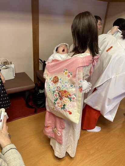 はじめてのお宮参り いつ行く？何をする？その流れや準備は？ - 晴れ着の丸昌横浜店 晴れ着のアレコレ
