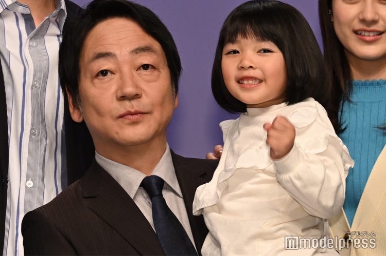 DAIGO＆北川景子、愛娘の2歳バースデーに記念撮影 “パパ2歳”の幸せショット公開「俺ので我慢してね！」 1 2ねとらぼ