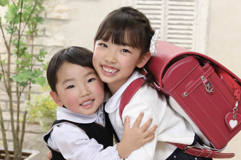 入学式 ランドセル姿の写真の撮り方・コツ！おしゃれに撮るなら - ハピリィフォトスタジオ