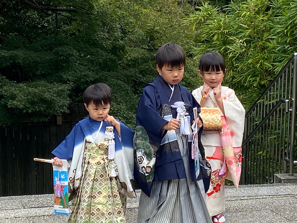 なかやまきんに君、5歳の頃のおかっぱ姿がこれだ。「ひょっこりはんと見間違えた！」と反響 比較画像ハフポスト アートとカルチャ