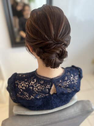 花嫁しかできない髪型♡ゲストと差がつくヘアスタイルアレンジまとめ！デコルテフォトグラフィー前撮り・フォトウェディング