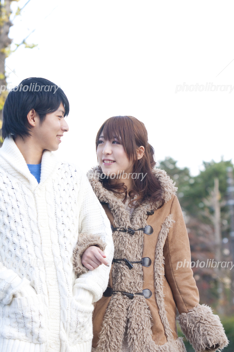 カップルの歩き方と腕組みの心理TikTok