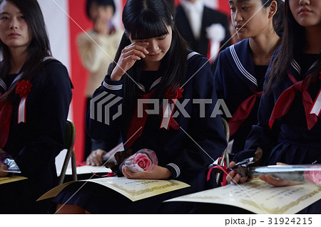 笑顔と涙で学びや巣立つ 高校卒業式～写真かちまいフォトサービス