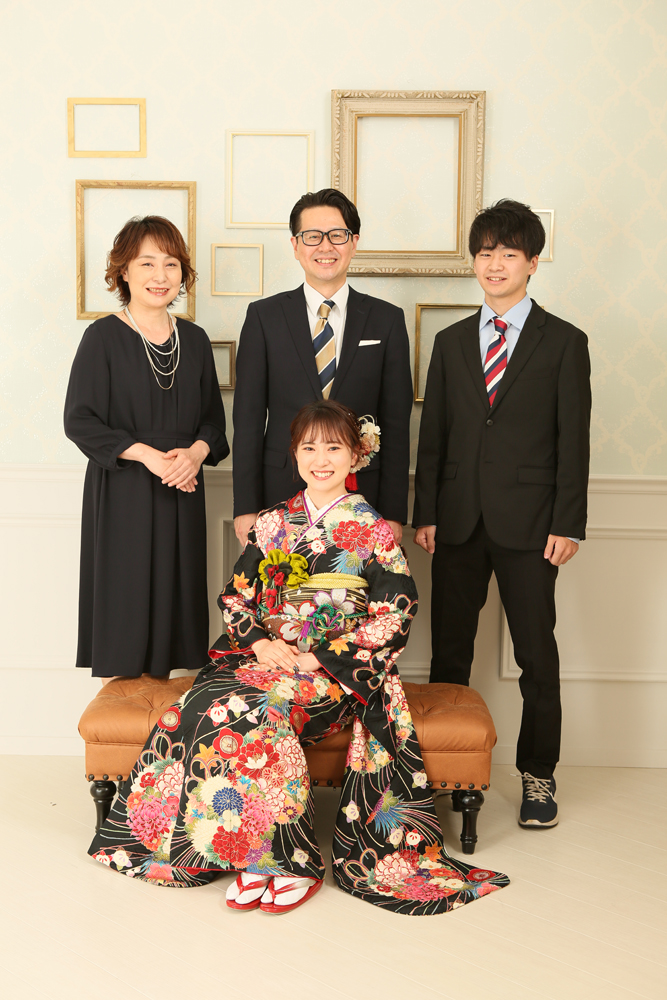 成人式の前撮り家族写真 家族の服装は何がいい？茨城県鹿嶋市振袖レンタル前撮り撮影の給前呉服店給前呉服店
