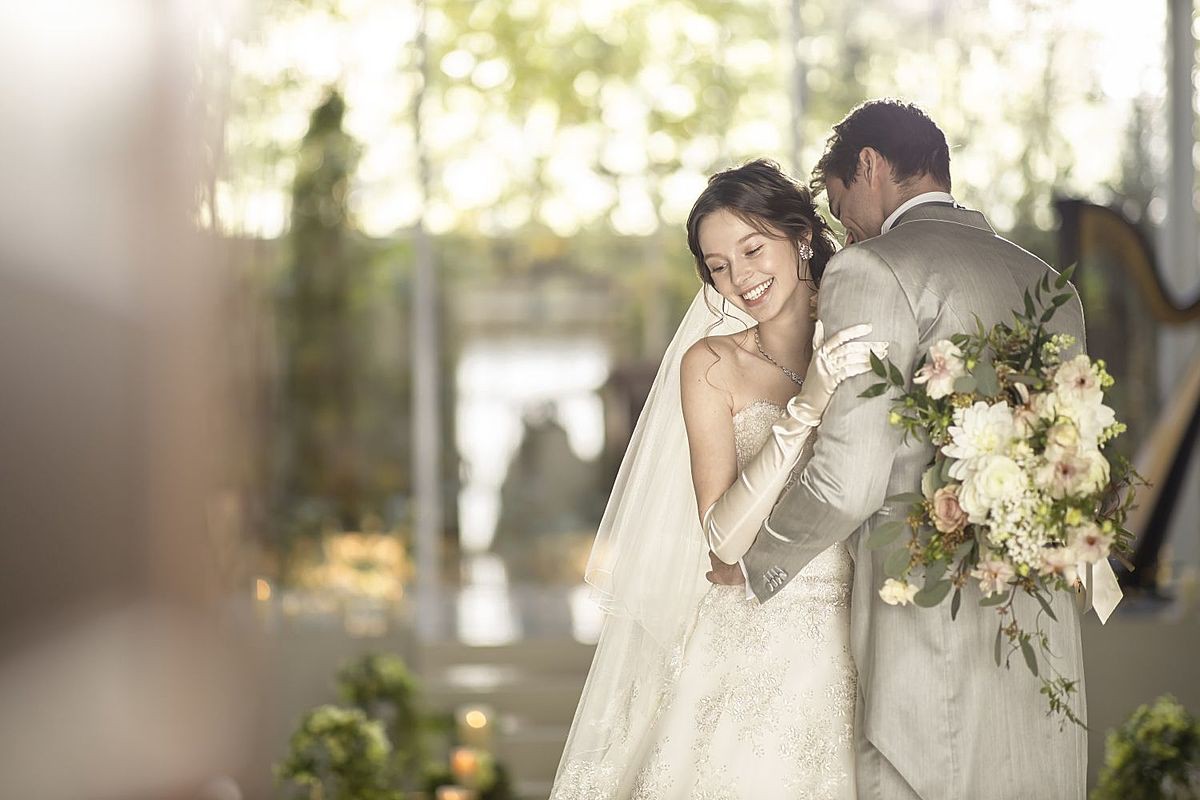 結婚式での、ベールアップ・誓いのキスのシーン– フォトウェディング・結婚記念写真・前撮り撮影ならクレールブライダルスタジオ