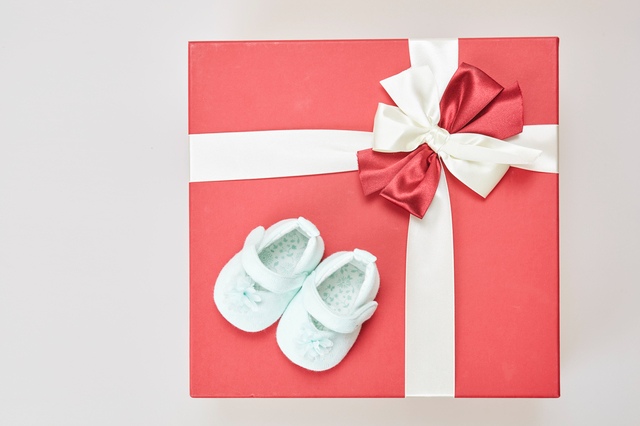 産休にプレゼントはいらない?職場で贈るマナーやおしゃれなお祝い3選ハレユル