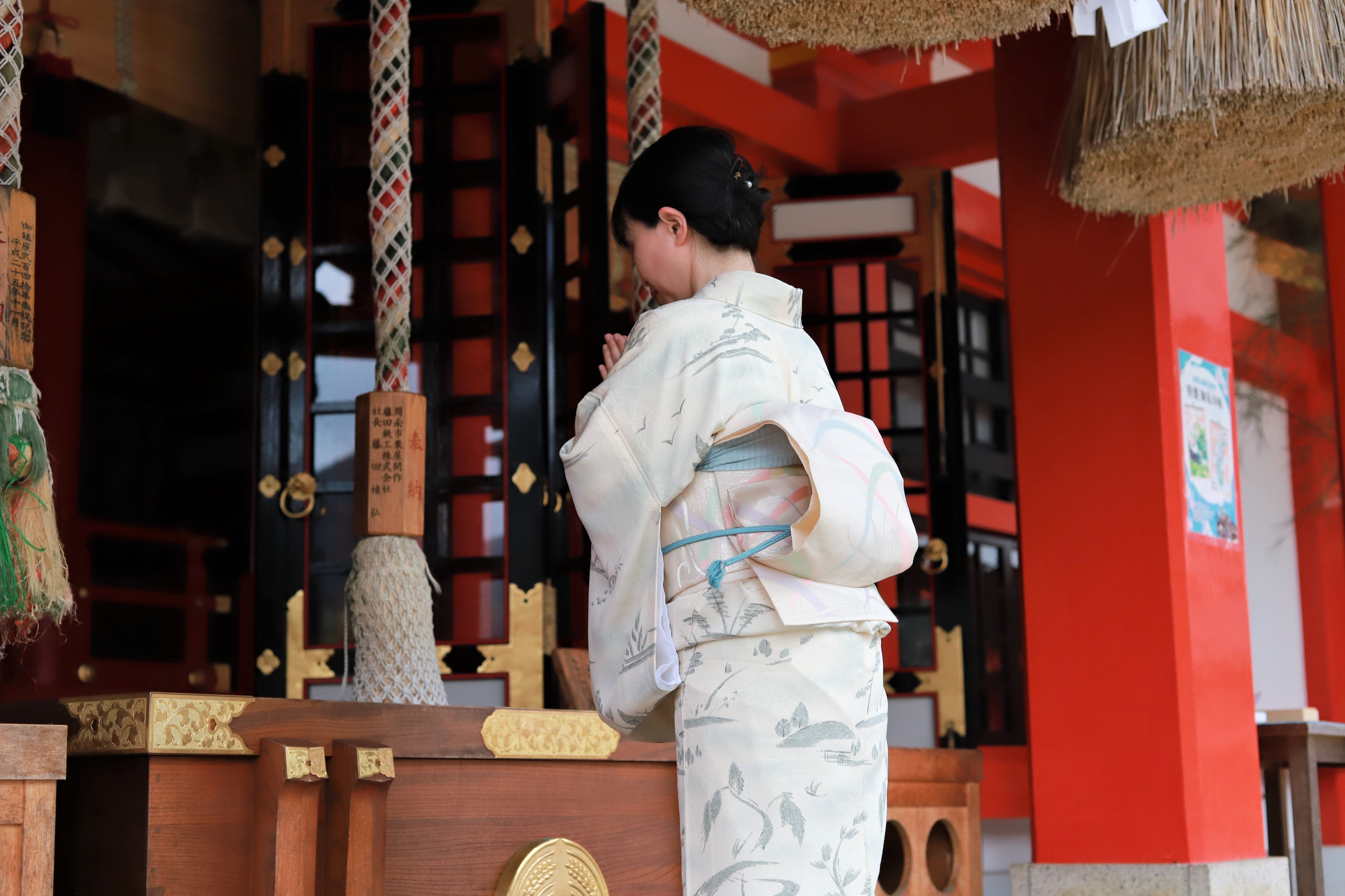 出雲大社北島国造館・出雲教 出雲市 でカップルの出張撮影カメラマンの撮影例と価格で比較！11,000円 税込