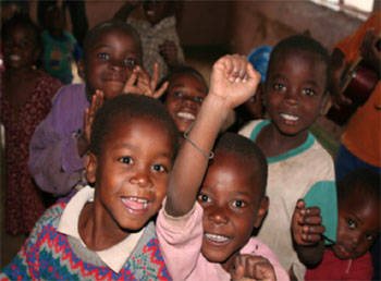 給食を待っているアジア・アフリカの子どもたちへ、約２４万食分の寄付を届けます！ 企業リリース日刊工業新聞 電子版