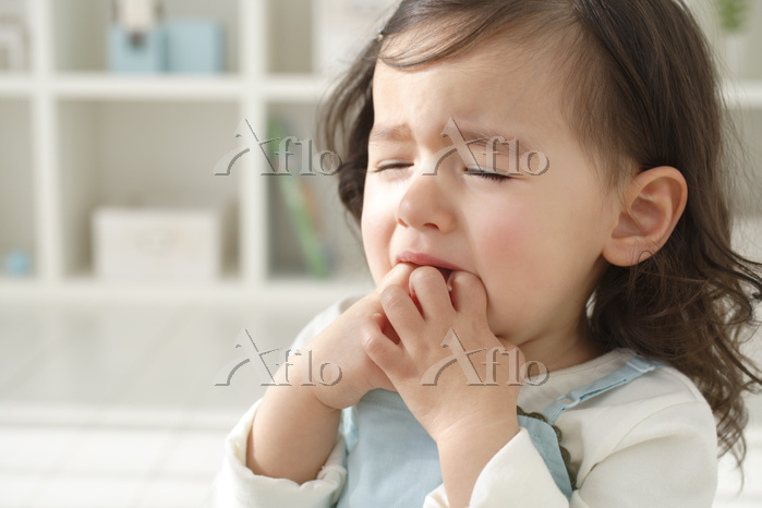 泣き顔の女の子のイラスト特集