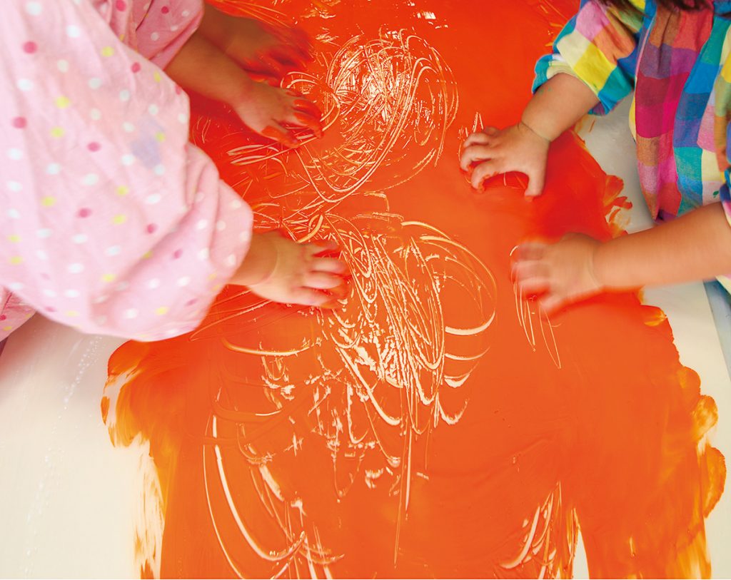 保育製作技法の紹介：絵の具でできるアート