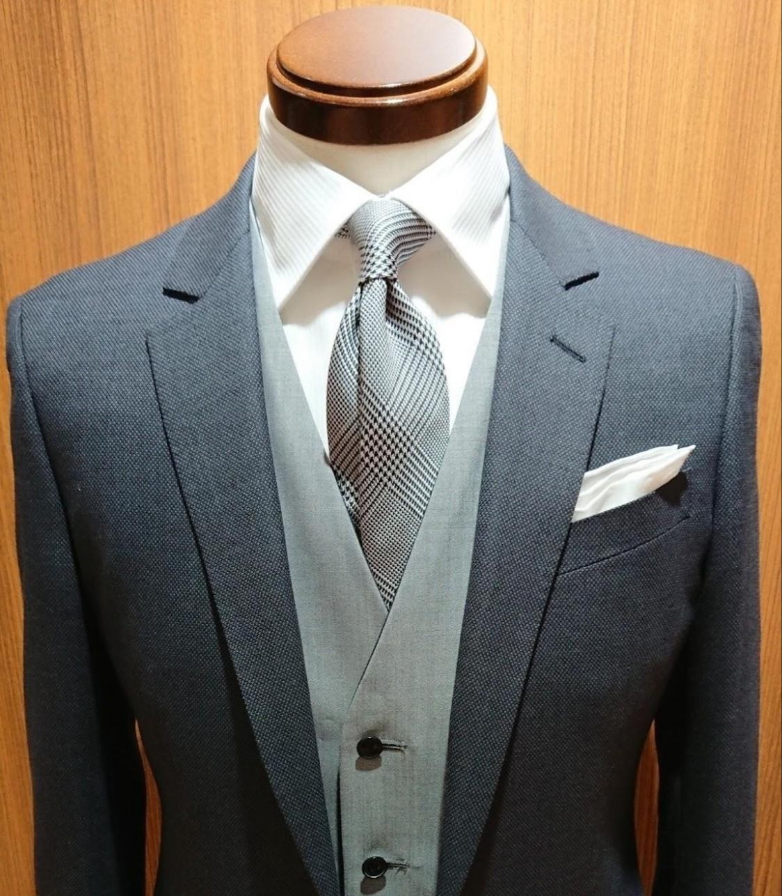 ネクタイピンをつける位置を正しく理解している？お洒落につけるためのポイントについてAOYAMA Journal