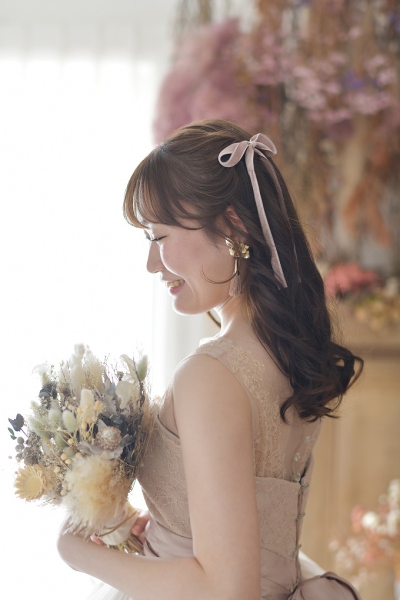 フォトウエディングのドレス・衣装の選び方や、花嫁の髪型・ヘアアレンジ10選も紹介！ フォト婚コラム フォトウェディングのecoo