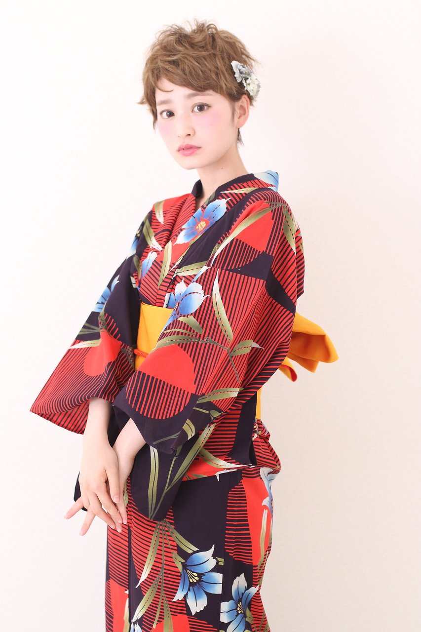 浴衣ヘアアレンジ ショート、ミディアム、ロングのレングス別。「うなじ美人」になれる襟のぬき方もマキアオンライン美容雑誌『MAQUIA マキア 』公式ビューティサイト