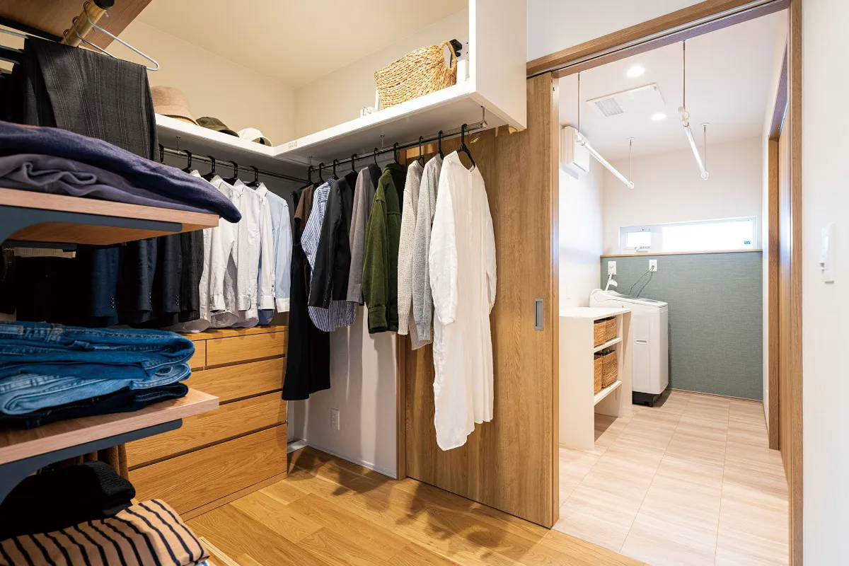 子育て世帯に人気！リビング横のファミリークローゼット大分で新築を建てるならSOKENで地震に強い2×4工法で安心の家づくり