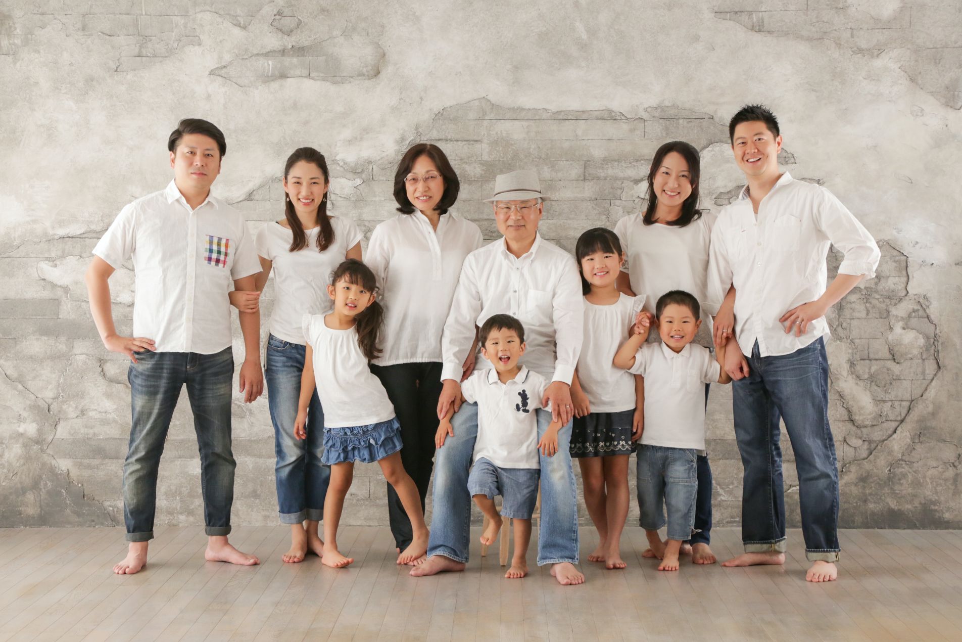 海外ファミリーをお手本に！自慢できちゃう家族写真アイデア集！創寫舘 そうしゃかん