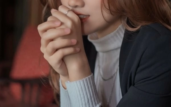 なぁなぁ聞いてくれ！男性が「自慢の彼女」と惚気たくなる瞬間って？MOREDOOR