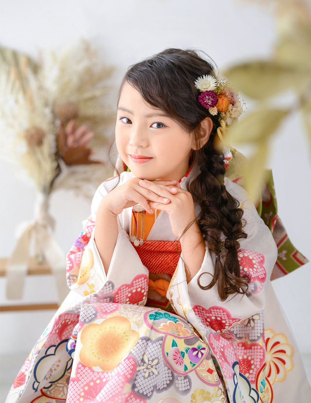 七五三のドレスに合う髪型は？お姫様になれる髪型のセット手順を解説おすすめの写真スタジオが見つかる写真館アワード