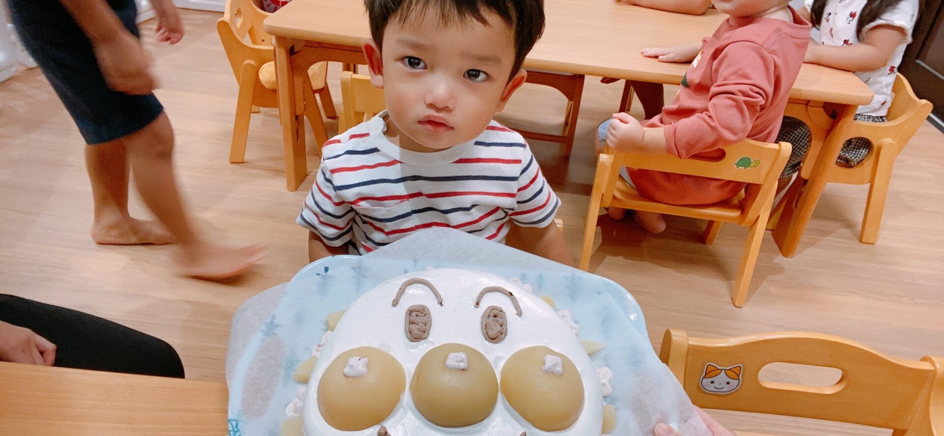 赤ちゃんが喜ぶ歌 みんなのたんじょうび うた：mekakushe赤ちゃんが泣き止む・喜ぶ動画