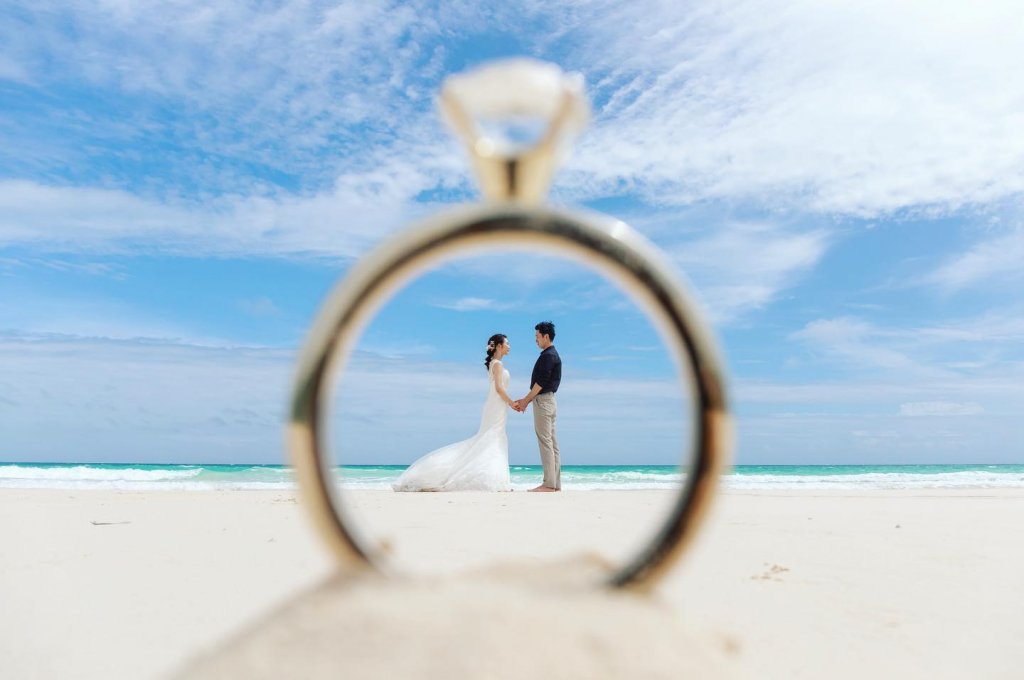 前撮りやフォトウェディングにおすすめの小物10選！写真がおしゃれに映える定番から面白い アイテムまで〜カメラ歴8年の式場で働いていたプロが厳選アニーお祝い体験マガジン