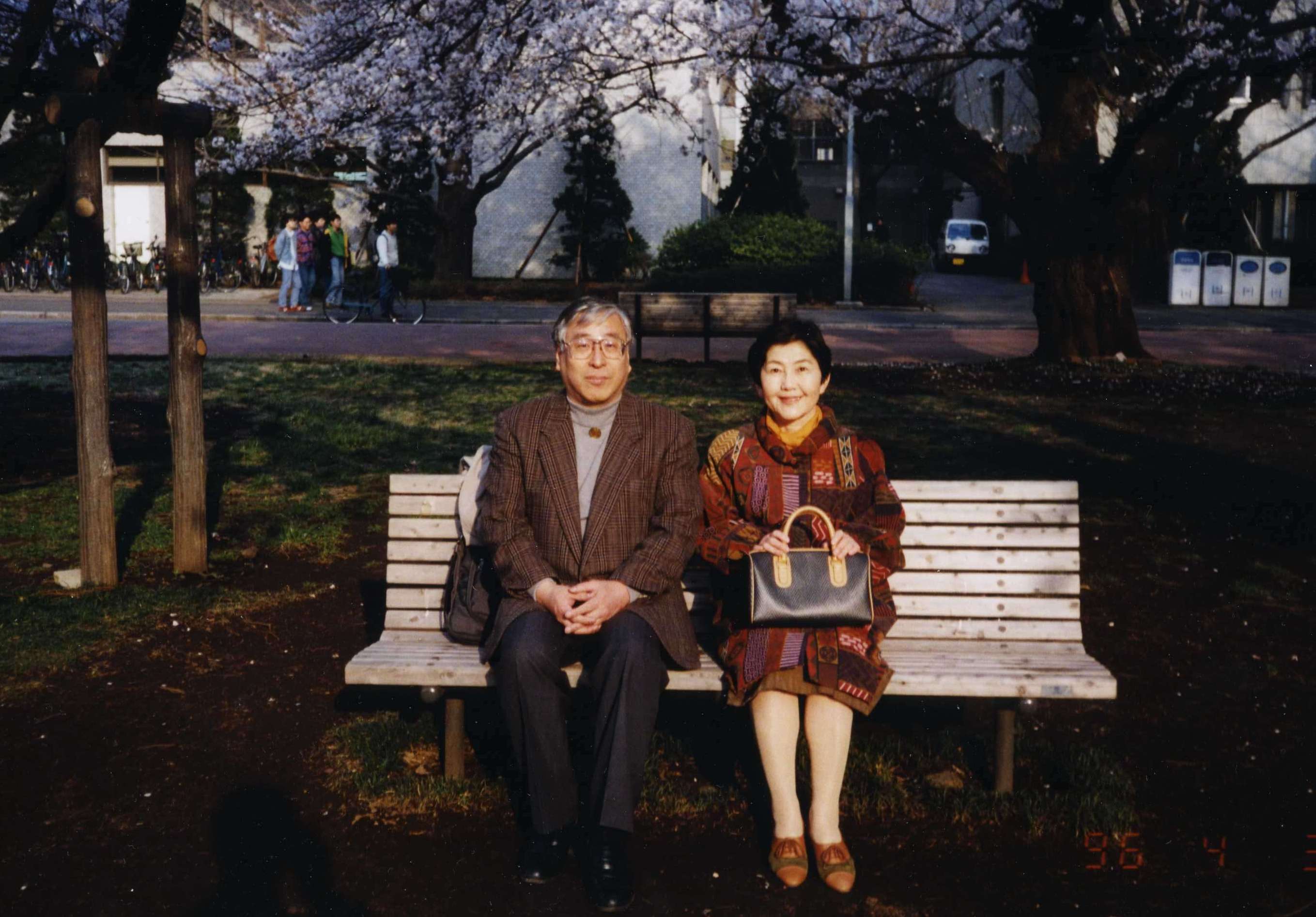 柳美里の現在は？東由多加と息子で命？家族シネマで芥川賞！石に泳ぐ魚でデビュ