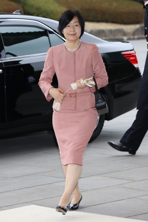 皇后雅子さまの「女の一生」 結婚30年の哀歓 - 日本経済新聞