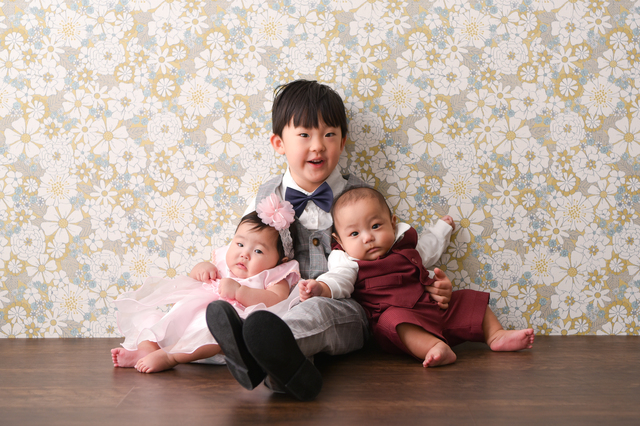 お持ち込みのお着物はお外でも撮影ができます🌼 Photographer Miyabi記念写真 七五三 七五三前撮り お宮参り 2025年七五三ハーフバースデー バースデー 1歳記念 birthday 一歳記念写真 2歳記念 家族写真 studioHatoya スタジオハトヤ 十日町 十日町市十日町写真館